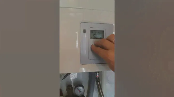 Глюк котла BOSCH 6000 не грел воду.